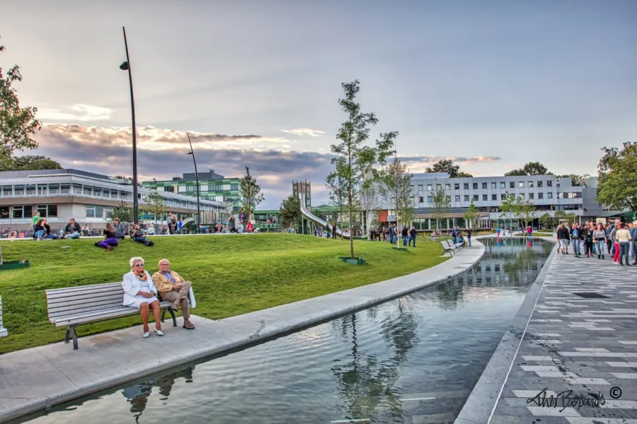 Emmen - raadhuisplein_5