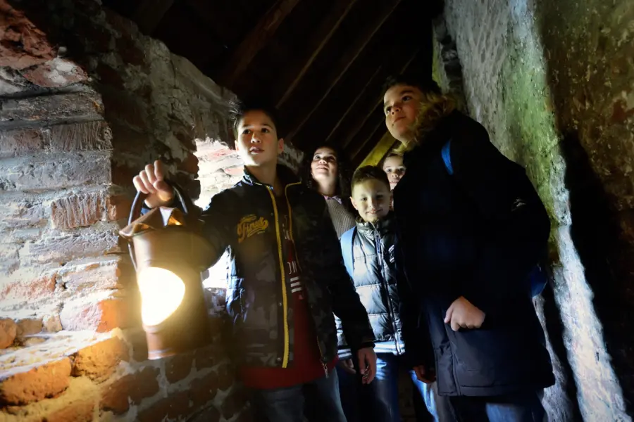 Hernen-interieur-detail kinderen met lantaarn-MiB-15