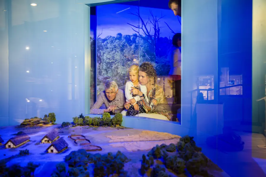 Neanderthaler tot stedeling - landschap blauw