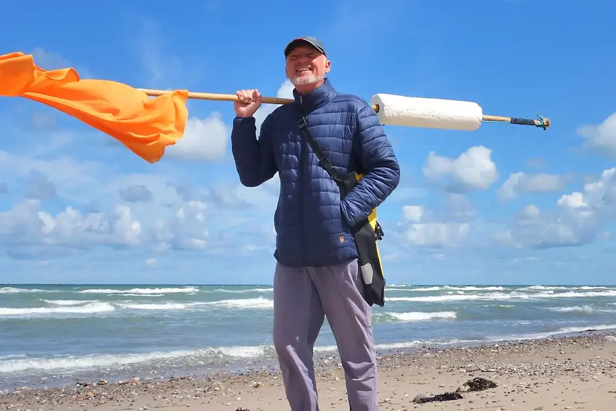 Jutter kunstenaar challa van juttersmuseum callantsoog