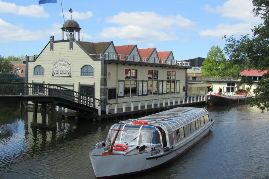 Afmijnlokaal met rondvaartboot