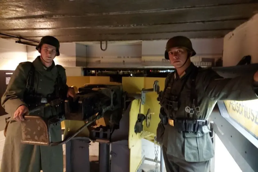 reenactment soldaten in Duitse bunker