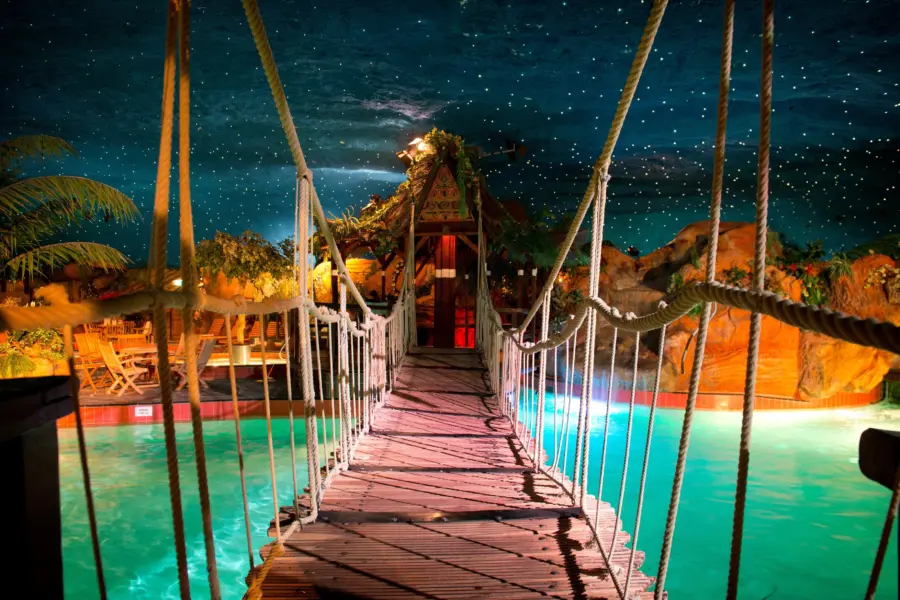 Touwbrug_subtropisch_zwemparadijs_Preston_Palace