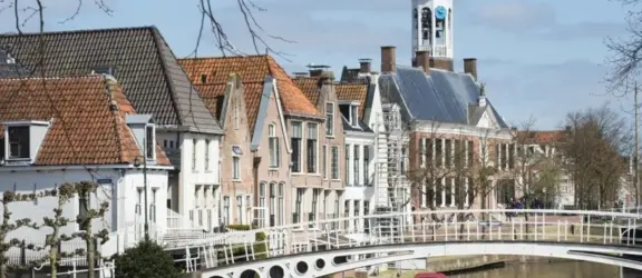 59341_fullimage_view_on_dokkum_from_canal_818x512