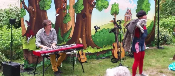 Noord - Brabant - Openlucht theater Overloon Peter &amp; de wolf