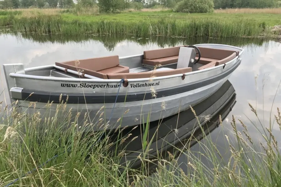 Verhuur-sloep-dag-boot-huren-vollenhove-giethoorn-kalenberg-pettersloep-1024x768