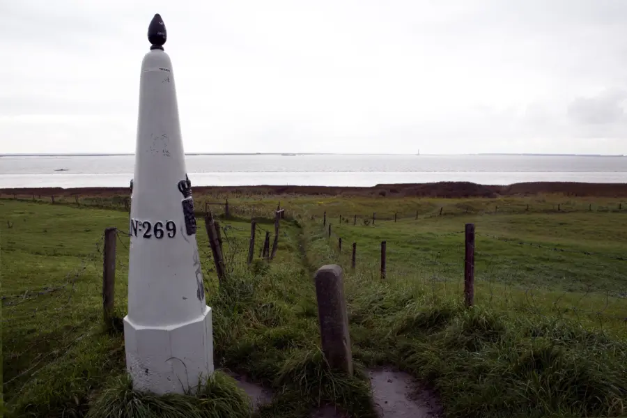 Zwin - Grenspaal Depositphoto