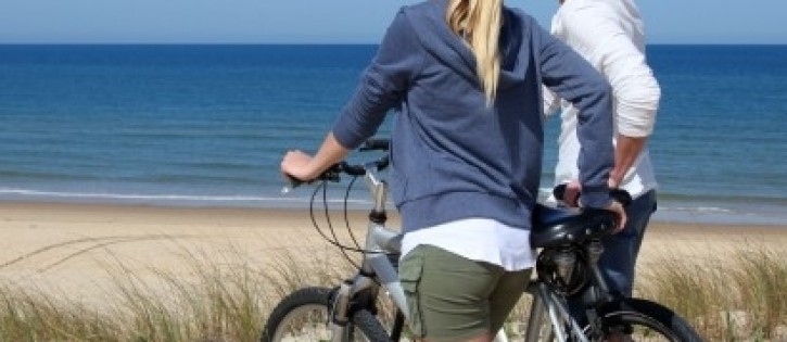 Fietsen op het strand