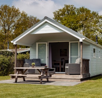 Lodge 4 pers - voorkant.jpg