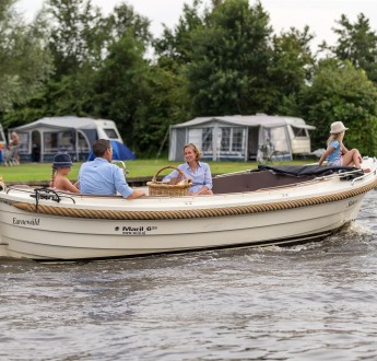 It Wiid - watersport varende sloep voor camping