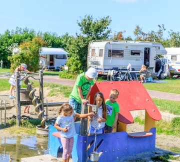 Tempelhof waterspeelplaats.jpg