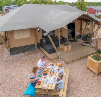 Zanzi tent 7p voorkant verkleind.jpg