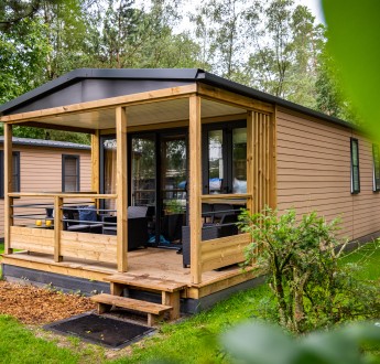 De Jut-Lodge buiten.jpg