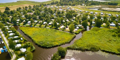 Comfort kampeerplaats aan het water