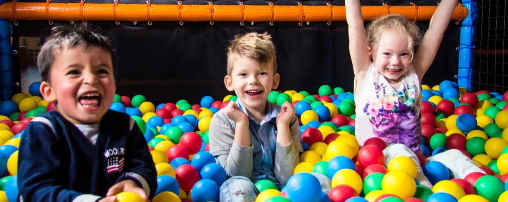 Überdachter Spielplatz Heggies Speelschuur