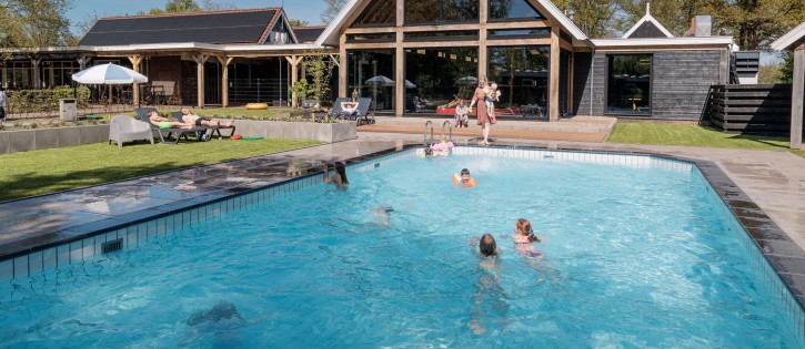 Buitenzwembad vakantiepark kaps overijssel