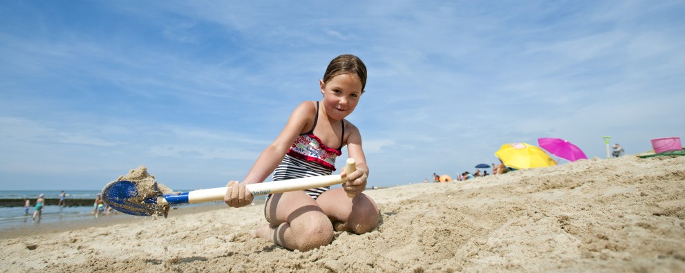 Regio - Noord Holland - Tempelhof meisje op strand Regio - Noord Holland - Tempelhof meisje op strand