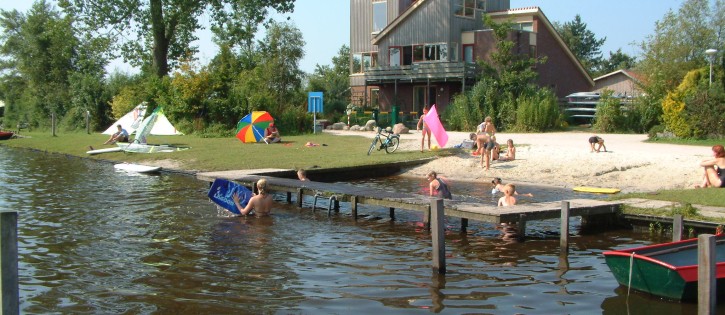 Zwemmen bij Cnossen Leekstermeer