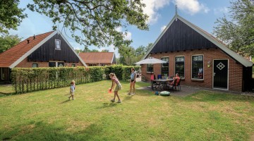 Terras kinderbungalow Boerderij Kaps