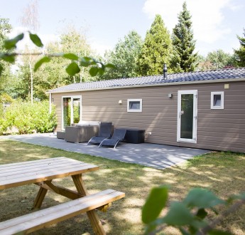 Bos-chalet vooraanzicht - kleiner.jpg