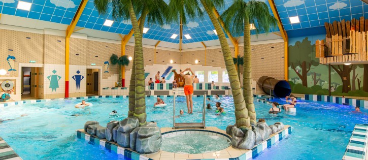 Binnenzwembad heldense bossen