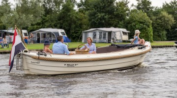 It Wiid - watersport varende sloep voor camping