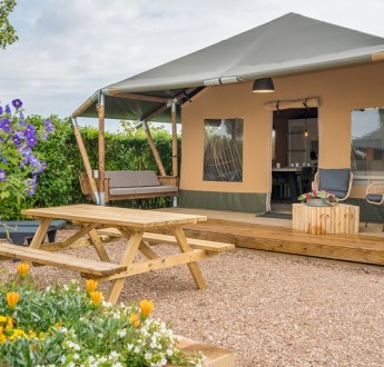 Zanzi tent 6p. terras (2) verkleind.jpg