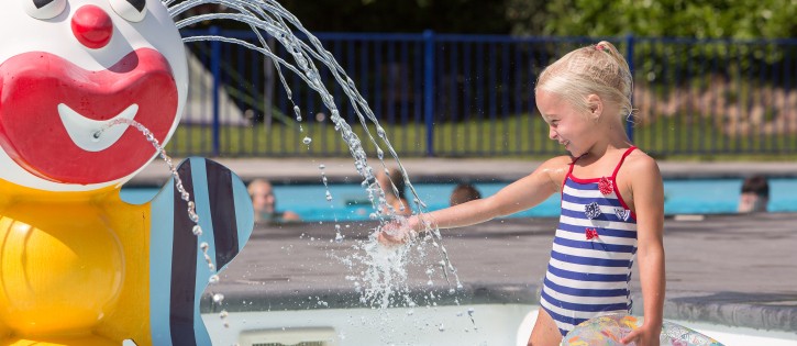 Zwembad - Akkertien spuitclown