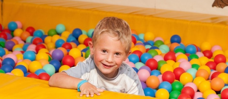 Kids - Ullingse Bergen binnen spelen