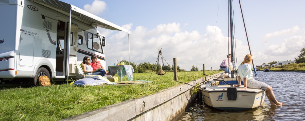 Kuilart vakantiepark Friesland kamperen aan het water zeilen.jpg