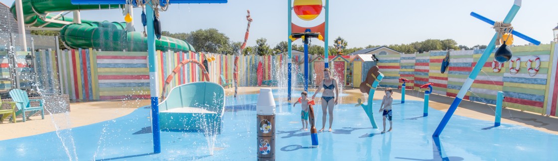 Zwembad - Julianahoeve - spraypark overzicht