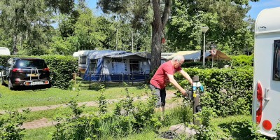 man bij waterkraantje .jpg