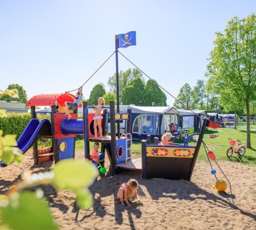 speelschip-kamperen - rotonde