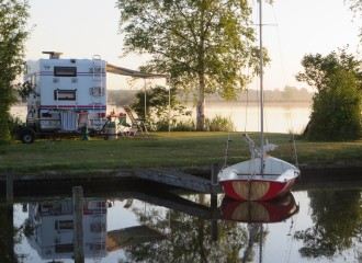 kampeerplaats aan het water