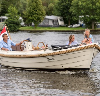 It Wiid - watersport gezin in sloep