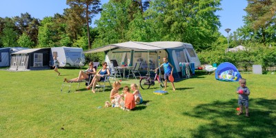 Kamperen met de familie in Helden