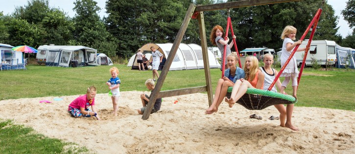 Kids - Noetselerberg - kampeerveld met speeltuin