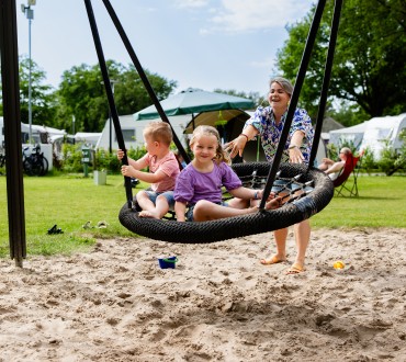bosuil schommel kinderen met mama 1C5A8681.jpg