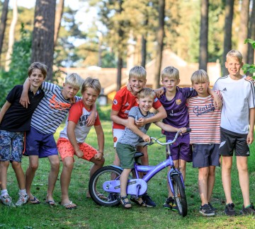 kinderen en fiets