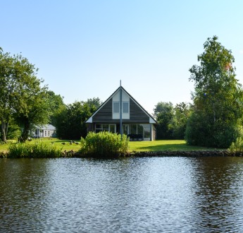 It Wiid (high-res)-6 8 persoons ah water ingezoomd.jpg